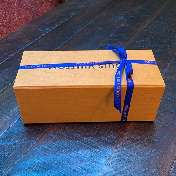 Louis Vuitton Box, Shopping Bag & Ribbon, Perfume Box & Holder - Picture 6 of 16